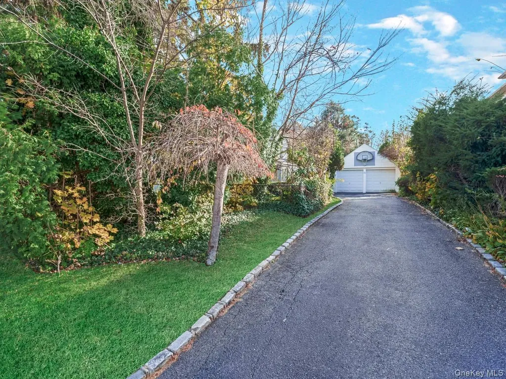 14 Nirvana Avenue Great Neck NY 11023