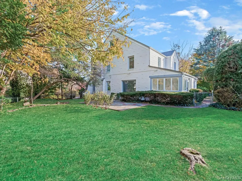 14 Nirvana Avenue Great Neck NY 11023