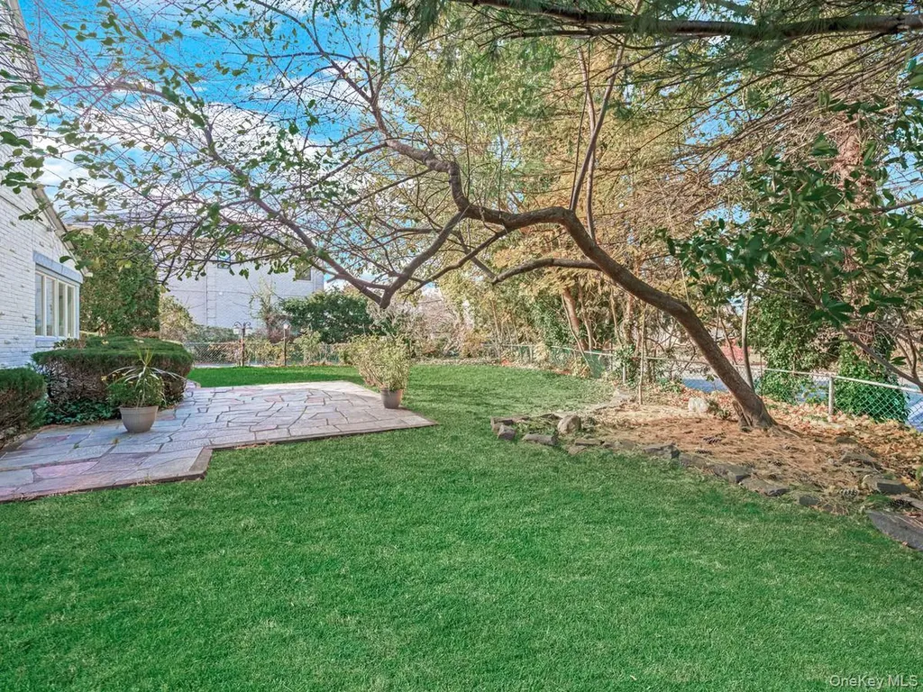 14 Nirvana Avenue Great Neck NY 11023