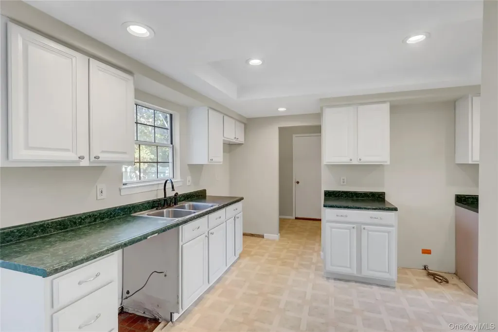20 Gabon Lane Coram NY 11727