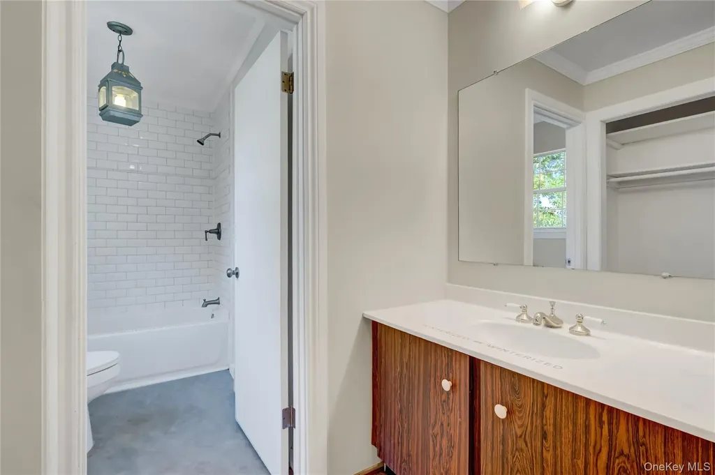 20 Gabon Lane Coram NY 11727