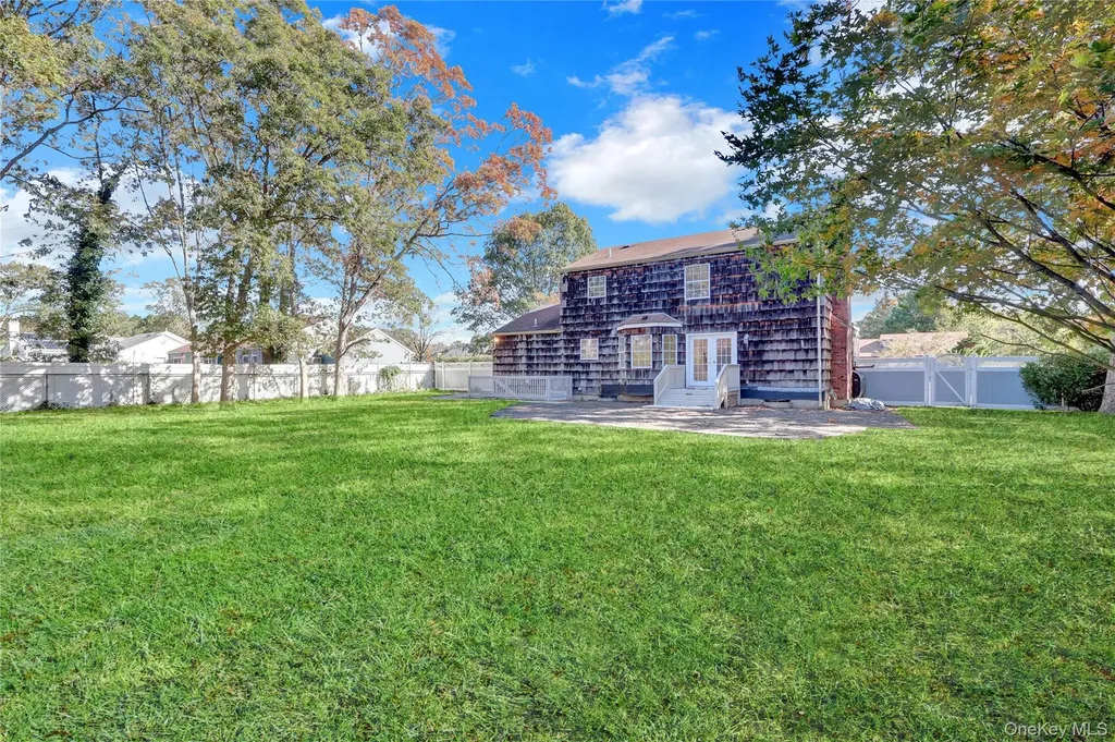 20 Gabon Lane Coram NY 11727