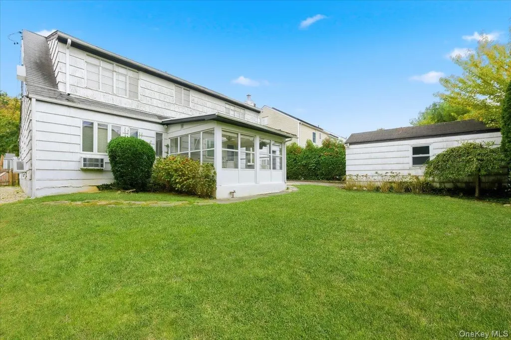 74 Colgate Road Great Neck NY 11023