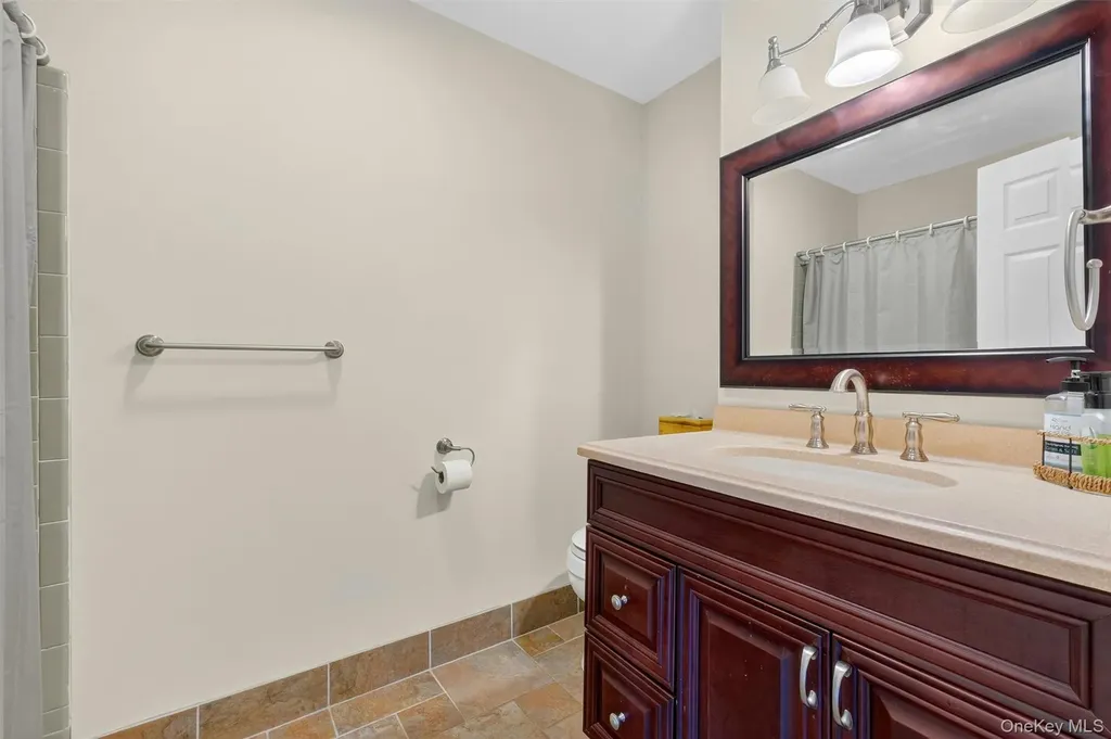 48 Sunny Brook Circle Highland NY 12528