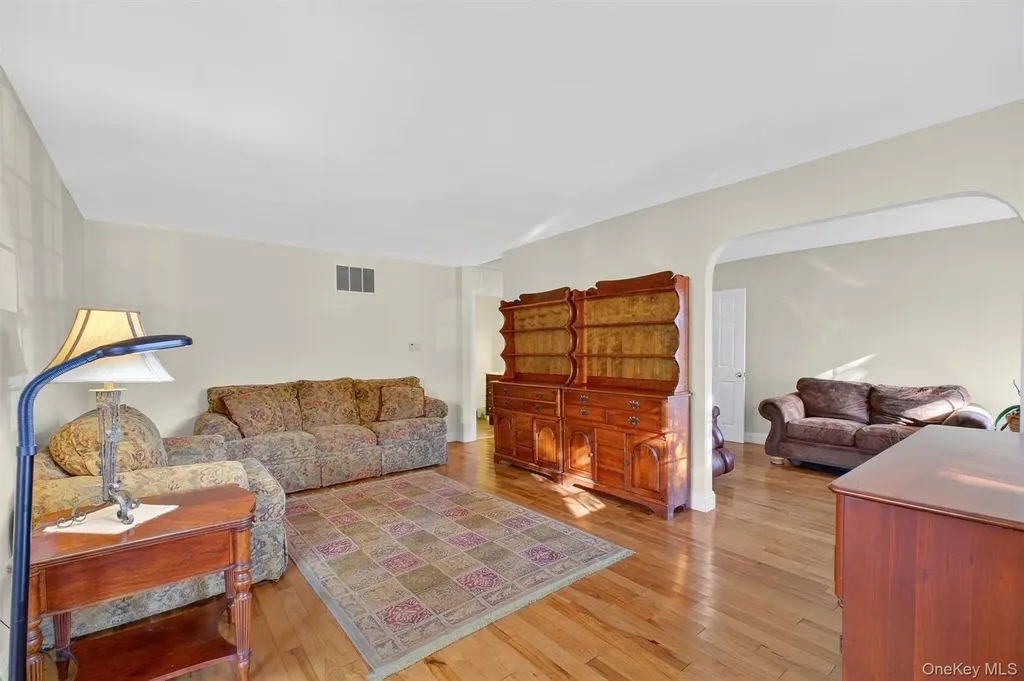 48 Sunny Brook Circle Highland NY 12528