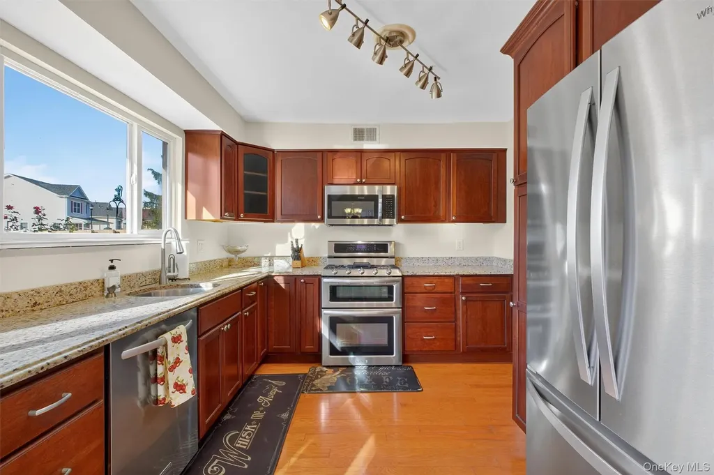 48 Sunny Brook Circle Highland NY 12528