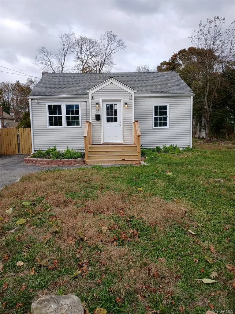 49 Swezey Street Patchogue NY 11772