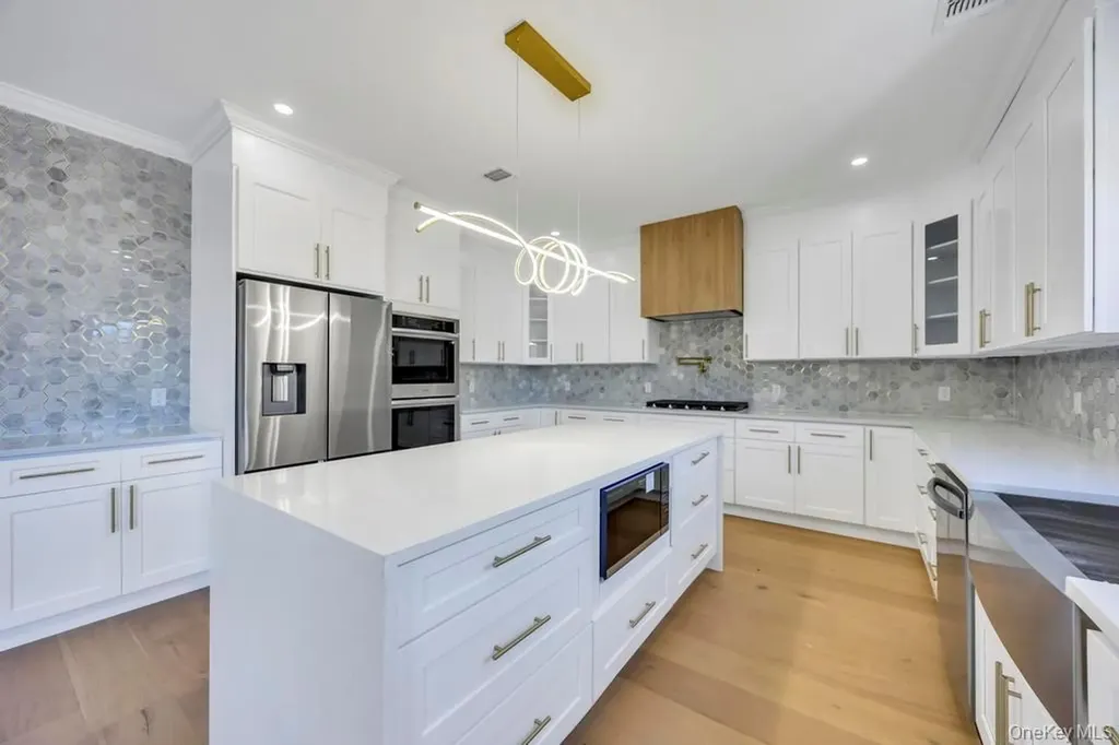 14 Bark Lane Levittown NY 11756