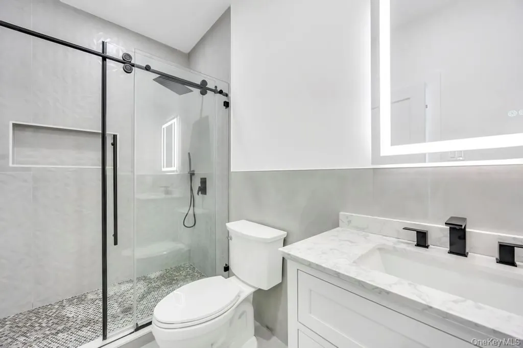 14 Bark Lane Levittown NY 11756