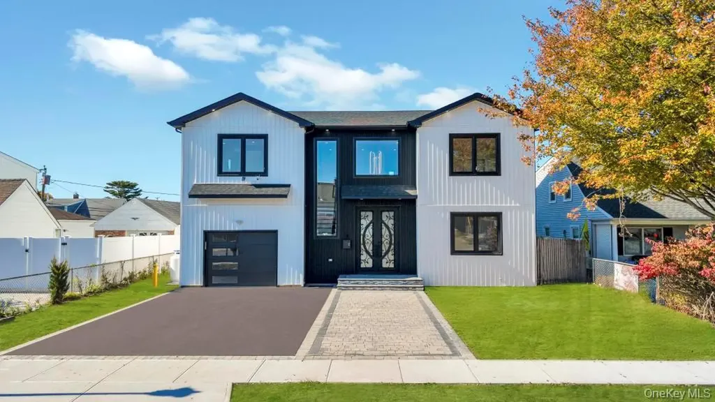 14 Bark Lane Levittown NY 11756