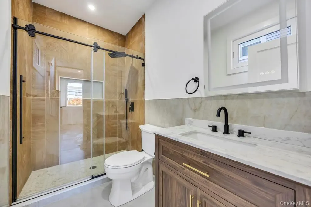 14 Bark Lane Levittown NY 11756