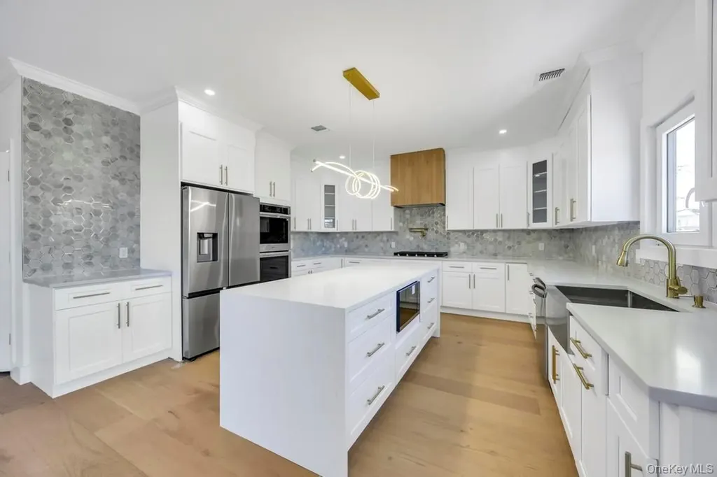 14 Bark Lane Levittown NY 11756