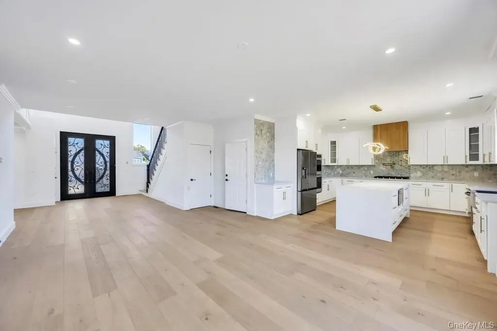 14 Bark Lane Levittown NY 11756