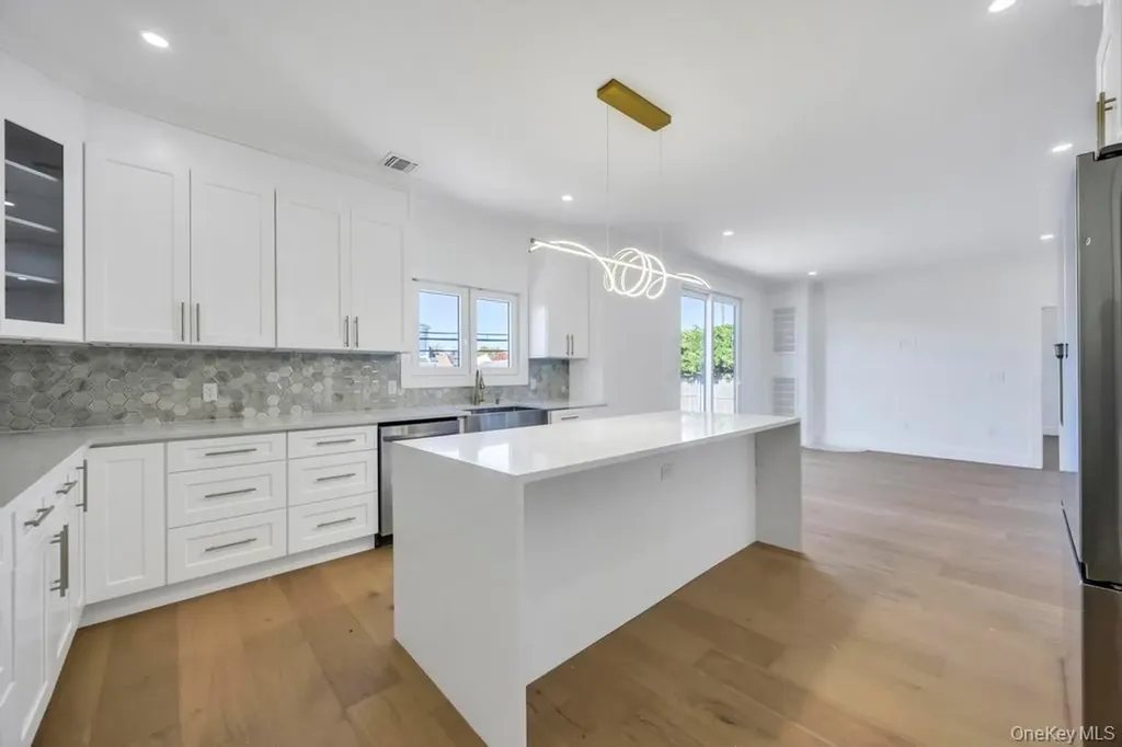 14 Bark Lane Levittown NY 11756