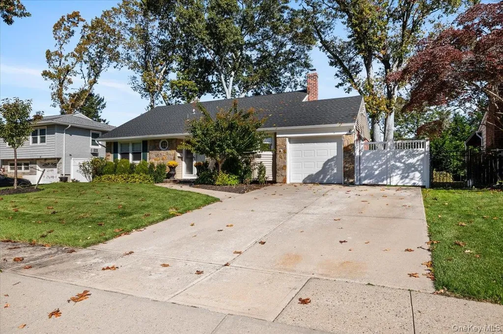 23 Mahan Road Old Bethpage NY 11804