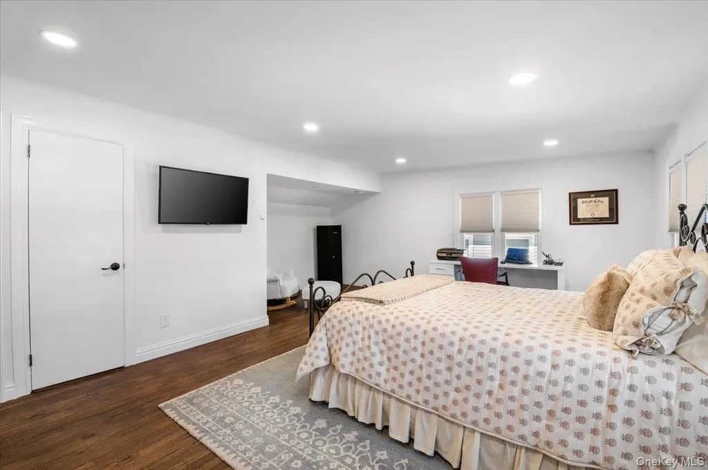 23 Mahan Road Old Bethpage NY 11804