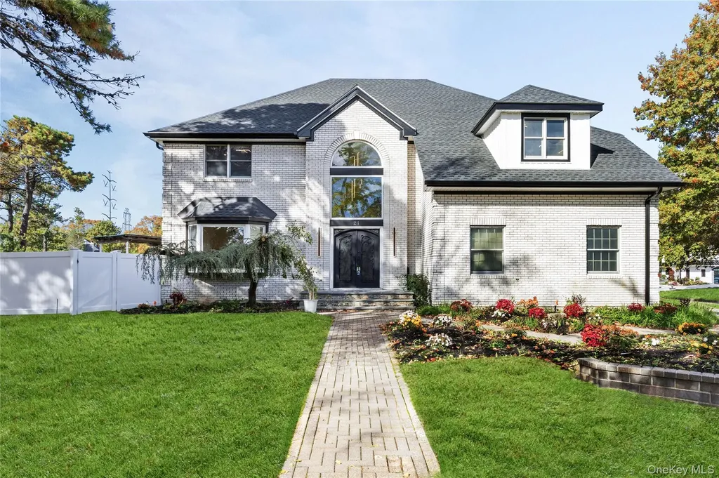 21 Pine Edge Place Dix Hills NY 11746
