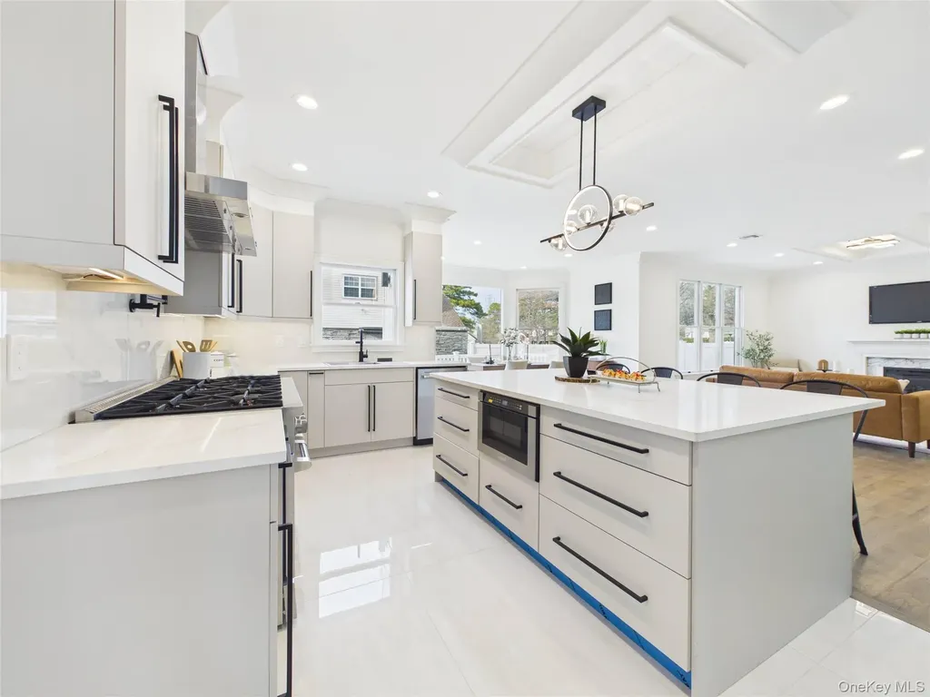 21 Pine Edge Place Dix Hills NY 11746