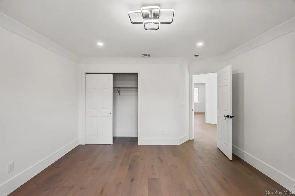 21 Pine Edge Place Dix Hills NY 11746