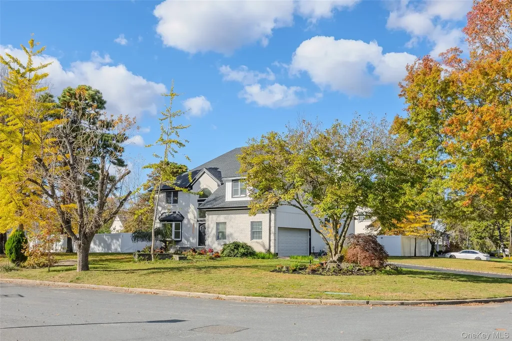 21 Pine Edge Place Dix Hills NY 11746