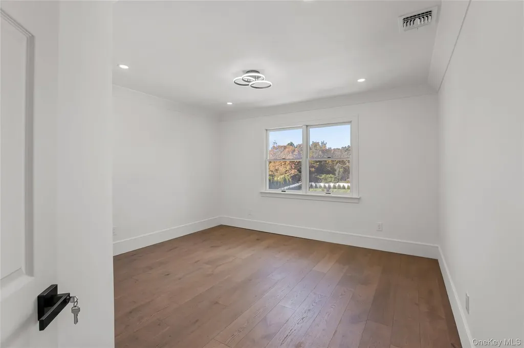 21 Pine Edge Place Dix Hills NY 11746