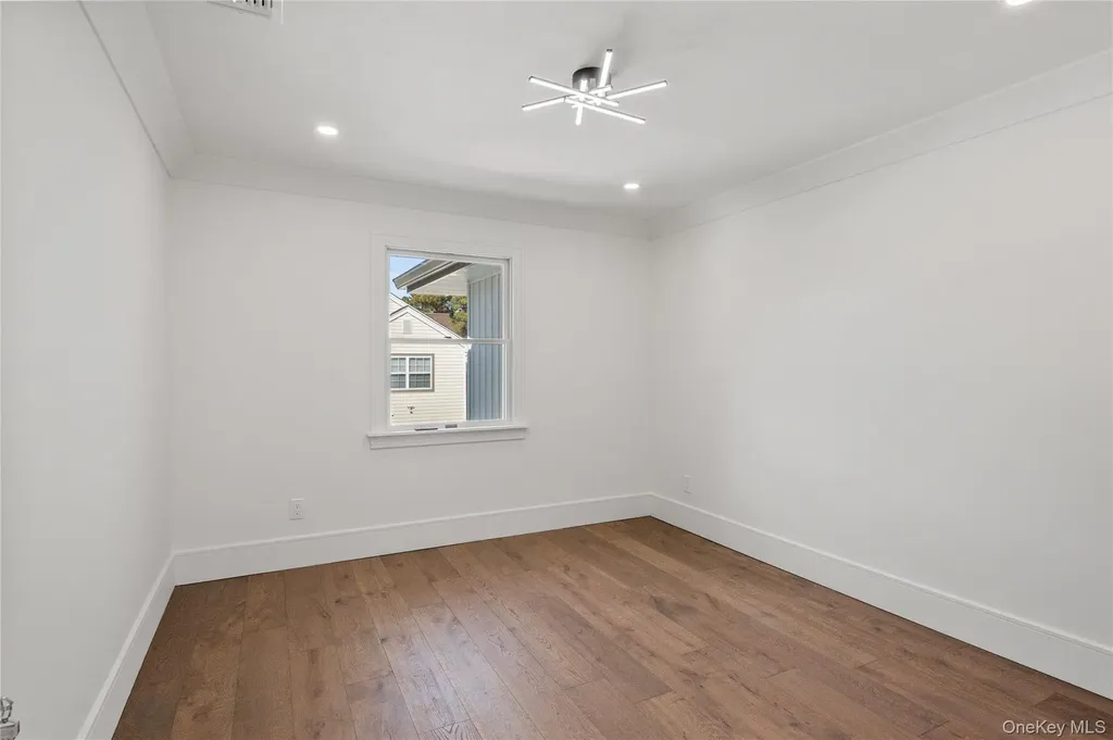 21 Pine Edge Place Dix Hills NY 11746