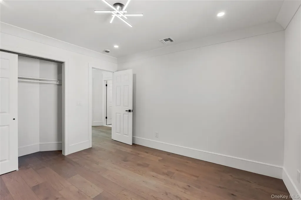 21 Pine Edge Place Dix Hills NY 11746