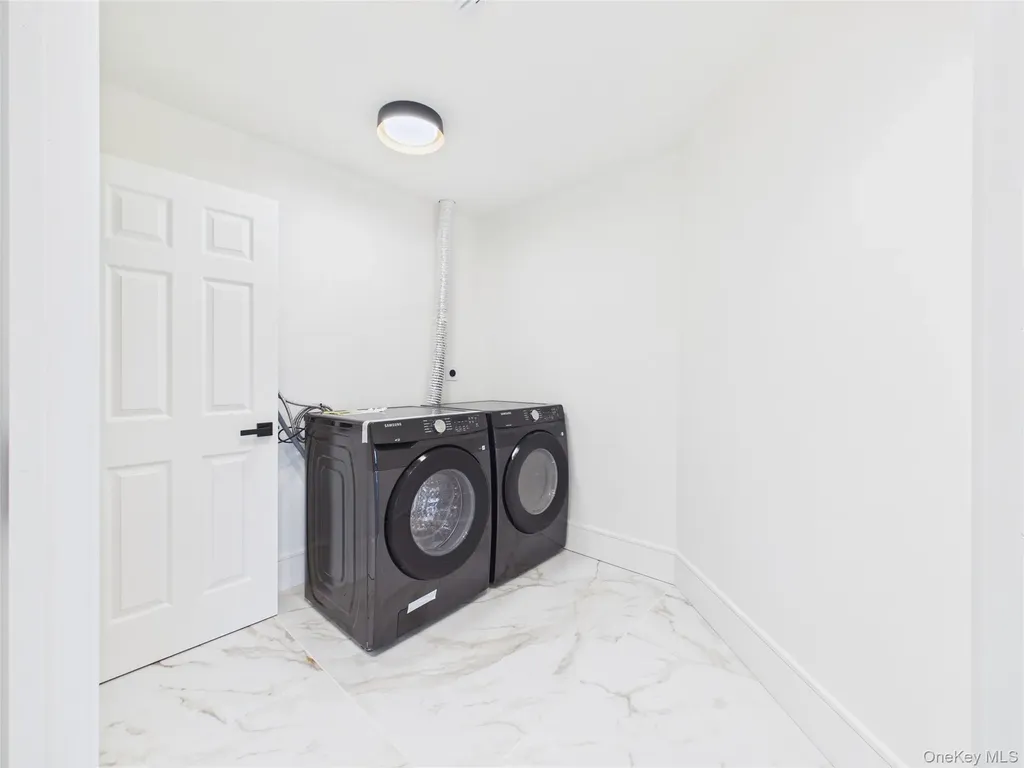 21 Pine Edge Place Dix Hills NY 11746