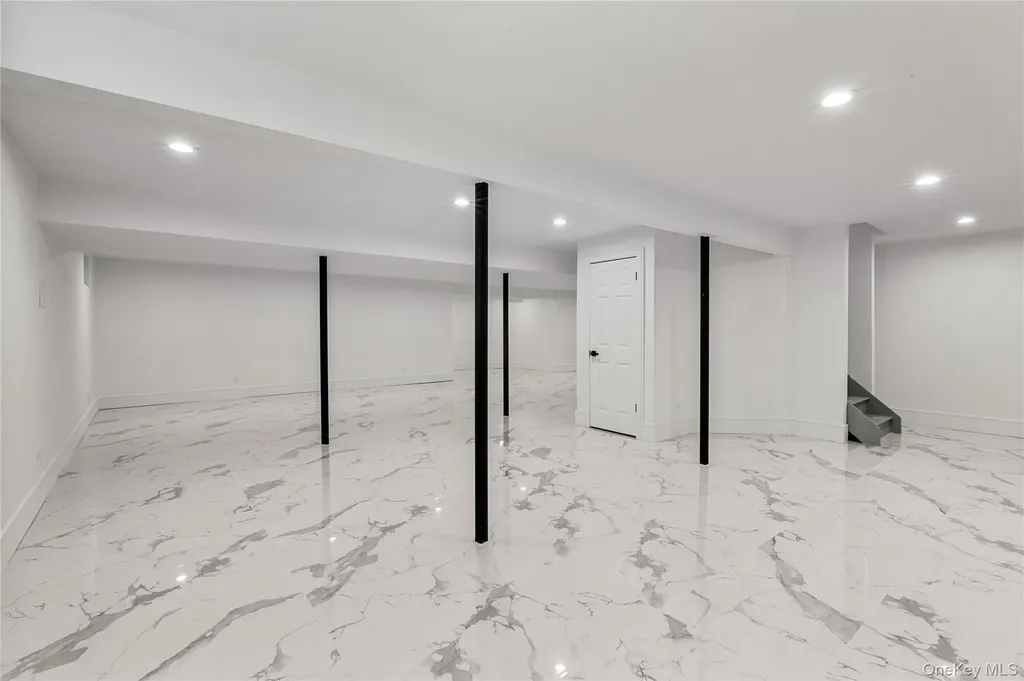 21 Pine Edge Place Dix Hills NY 11746