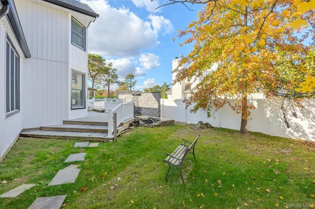 21 Pine Edge Place Dix Hills NY 11746