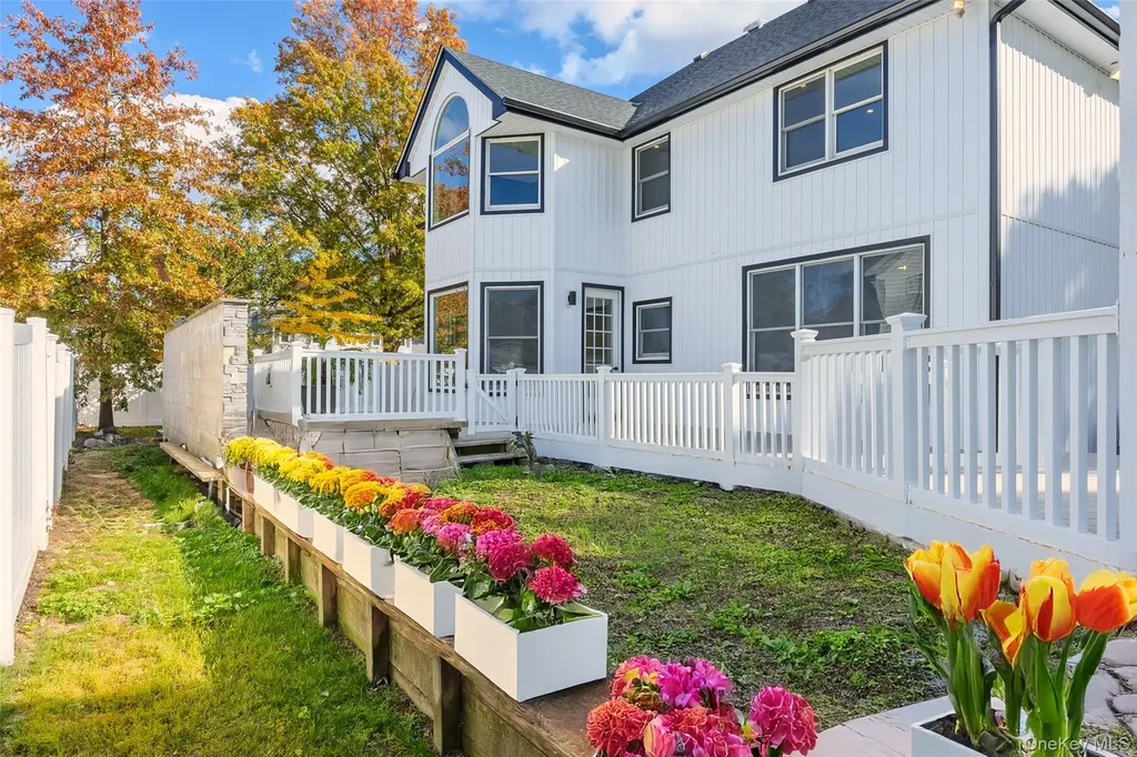 21 Pine Edge Place Dix Hills NY 11746