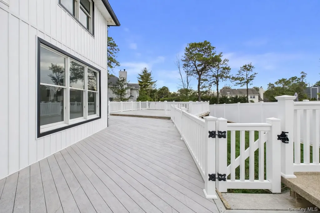 21 Pine Edge Place Dix Hills NY 11746