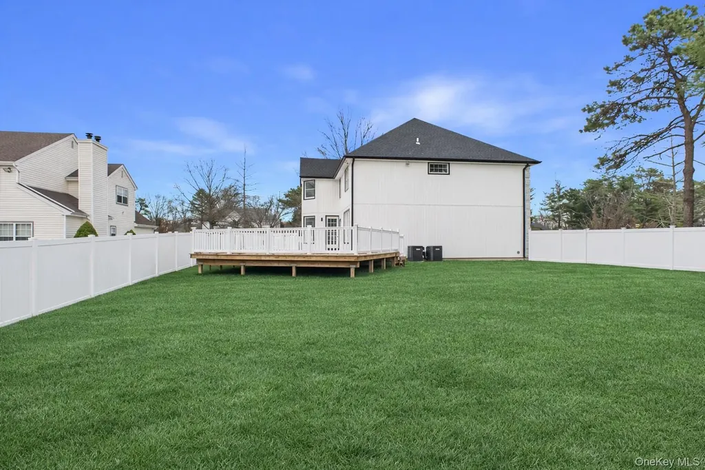 21 Pine Edge Place Dix Hills NY 11746