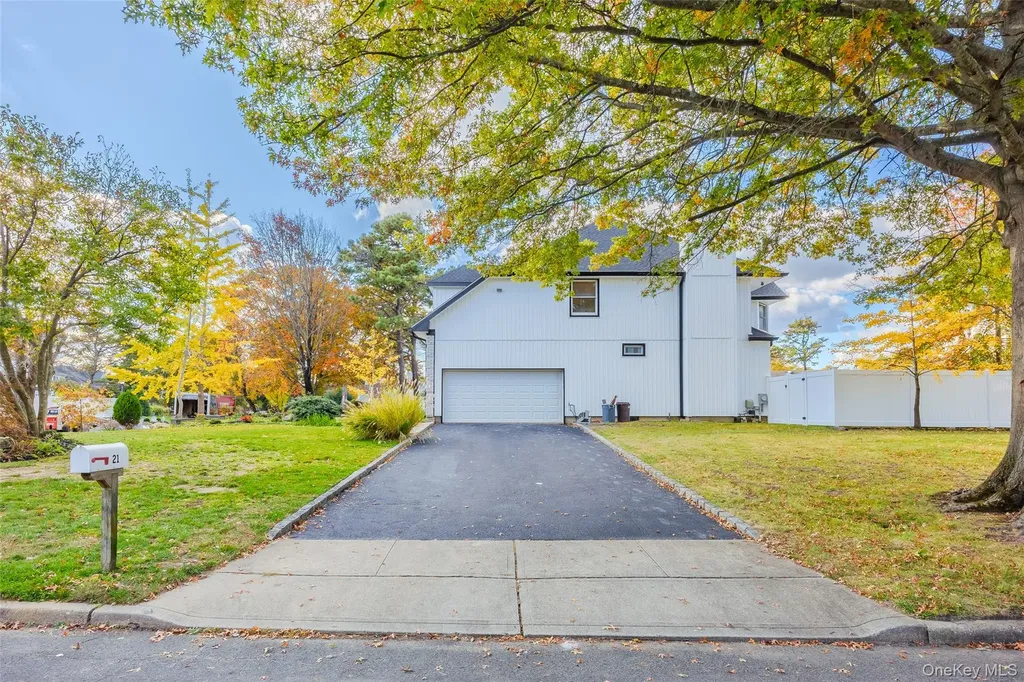 21 Pine Edge Place Dix Hills NY 11746