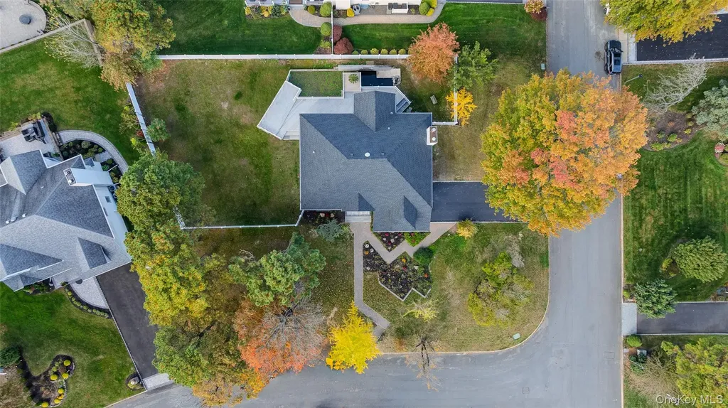 21 Pine Edge Place Dix Hills NY 11746