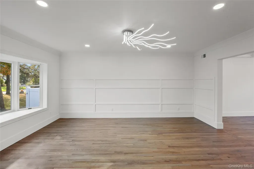 21 Pine Edge Place Dix Hills NY 11746