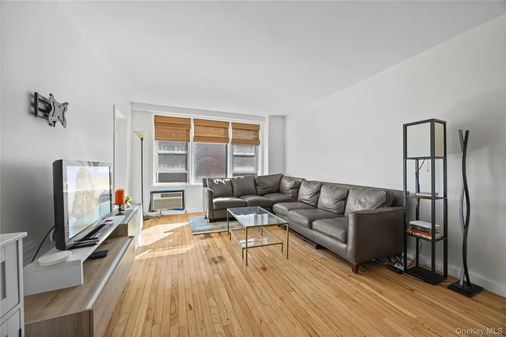 2736 Independence Avenue Bronx NY 10463
