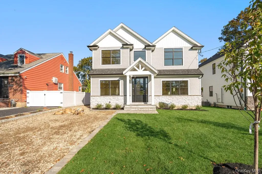 47 Netz Place Albertson NY 11507