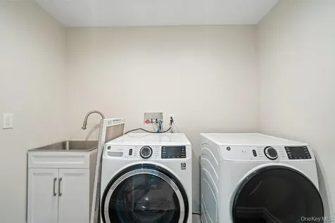 47 Netz Place Albertson NY 11507