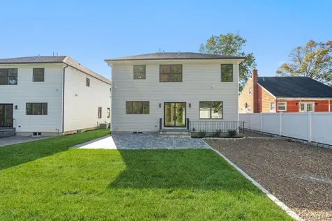 47 Netz Place Albertson NY 11507