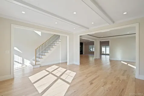 47 Netz Place Albertson NY 11507