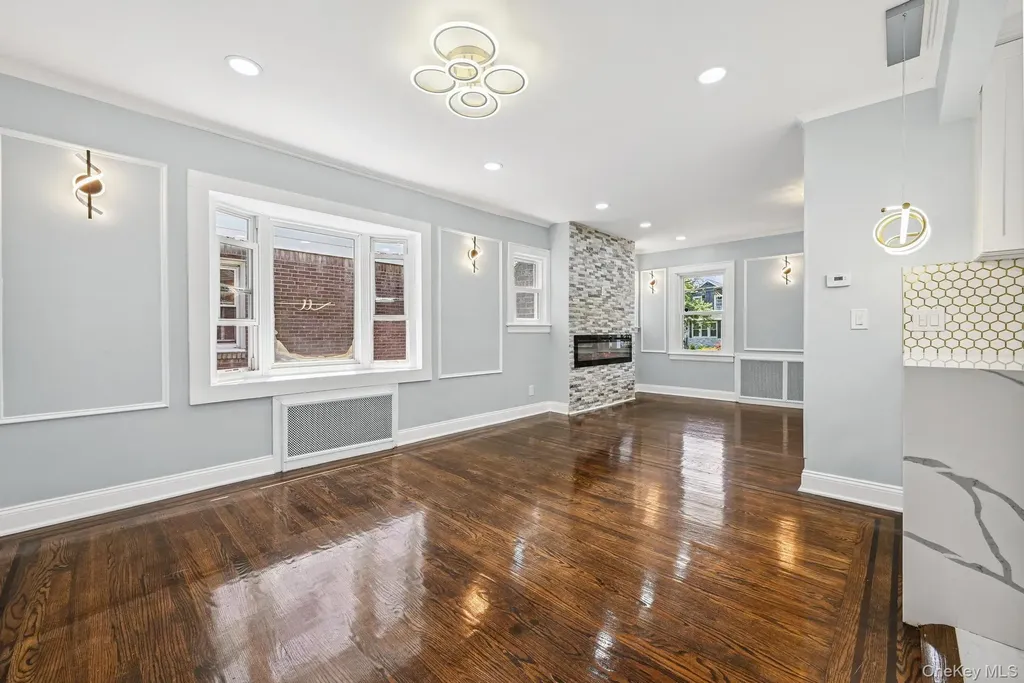 73 Broadway Valley Stream NY 11580
