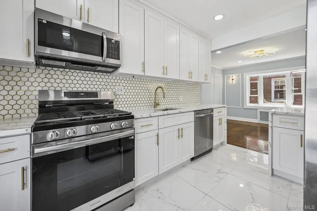 73 Broadway Valley Stream NY 11580