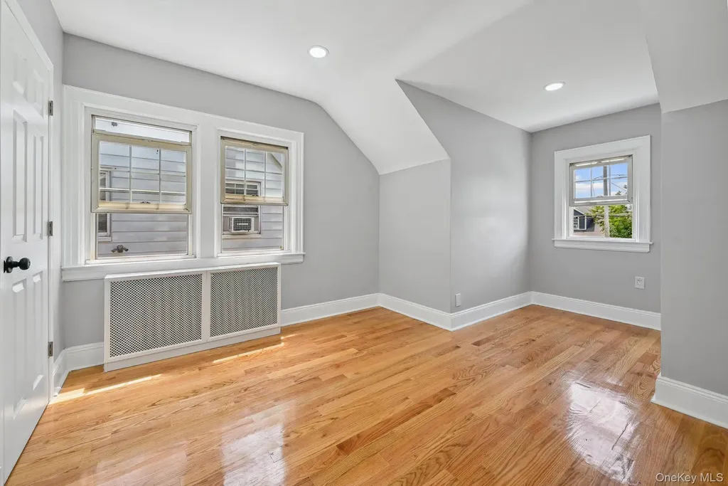73 Broadway Valley Stream NY 11580
