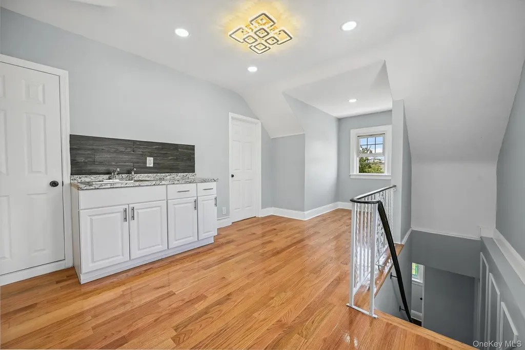 73 Broadway Valley Stream NY 11580