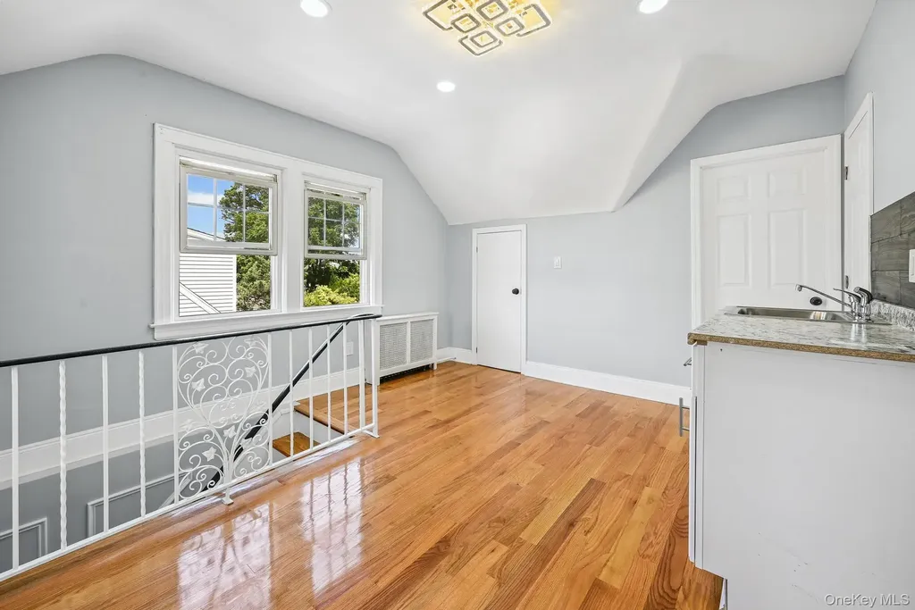 73 Broadway Valley Stream NY 11580