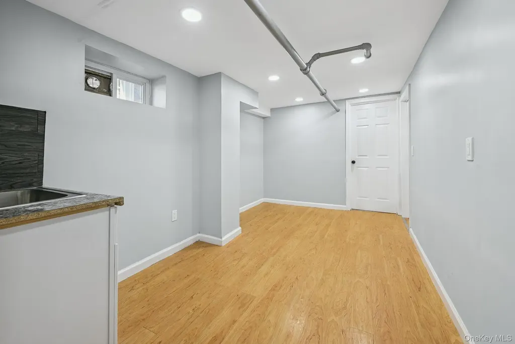 73 Broadway Valley Stream NY 11580