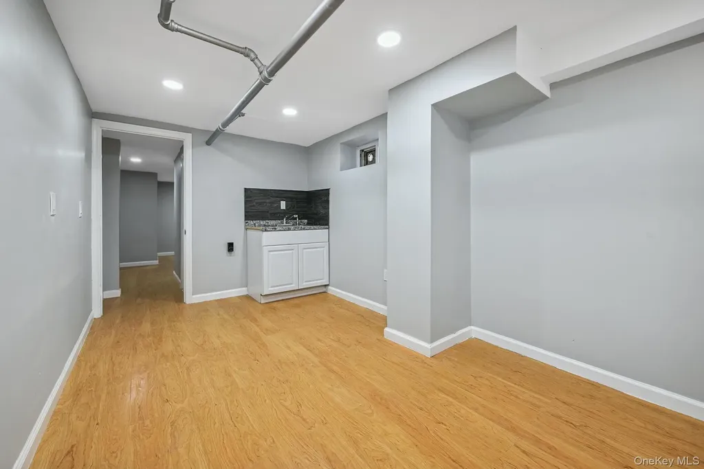 73 Broadway Valley Stream NY 11580