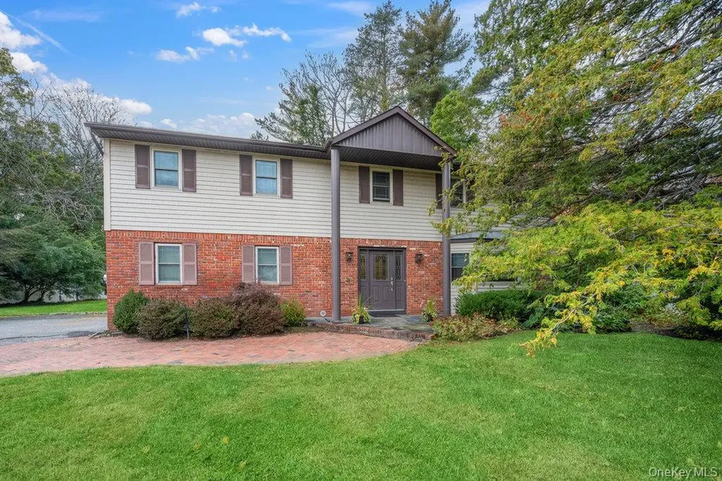 3 Aron Drive Woodbury NY 11797