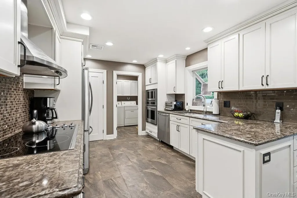 3 Aron Drive Woodbury NY 11797